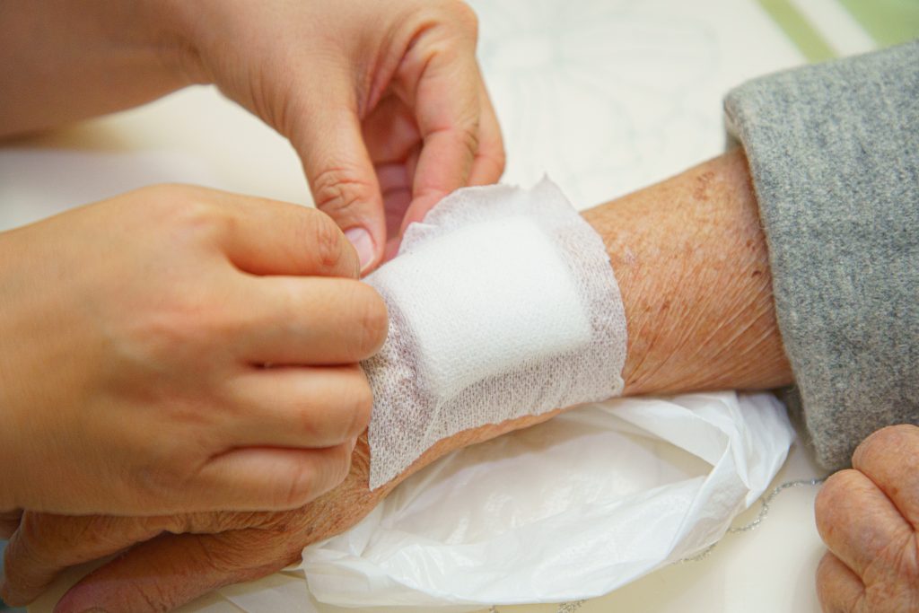 Antimicrobial Wound Care Dressings Market