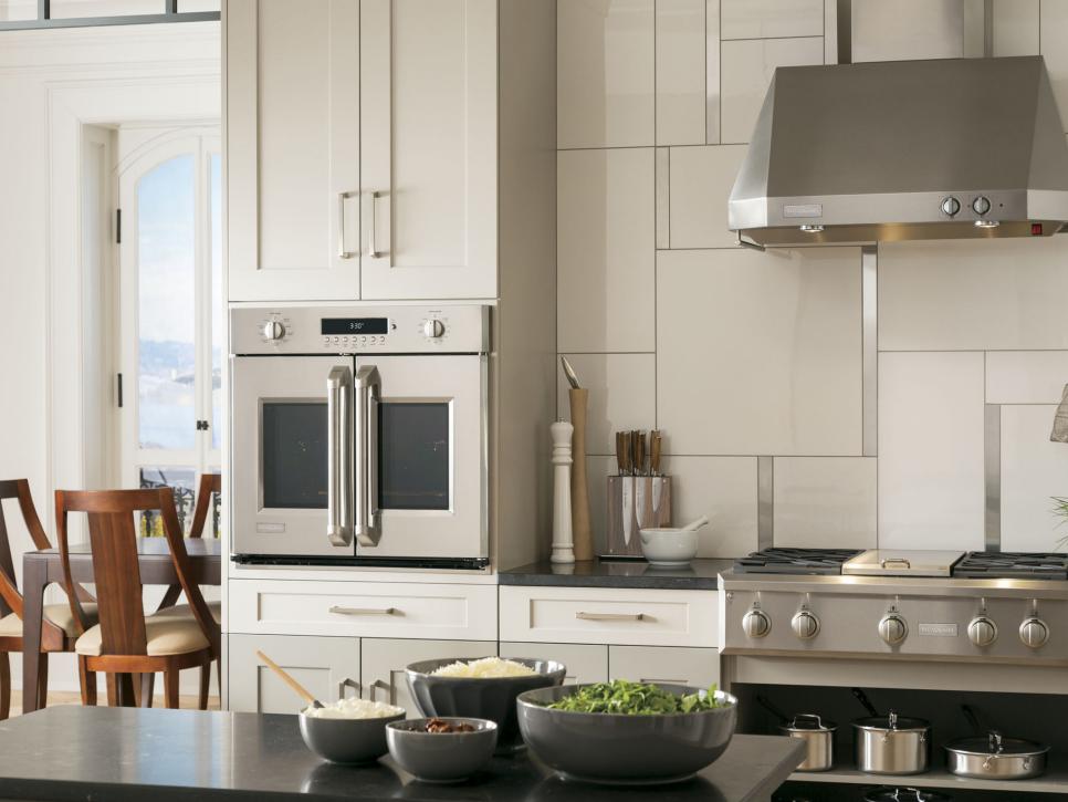 Built-in Large Cooking Appliance Market 